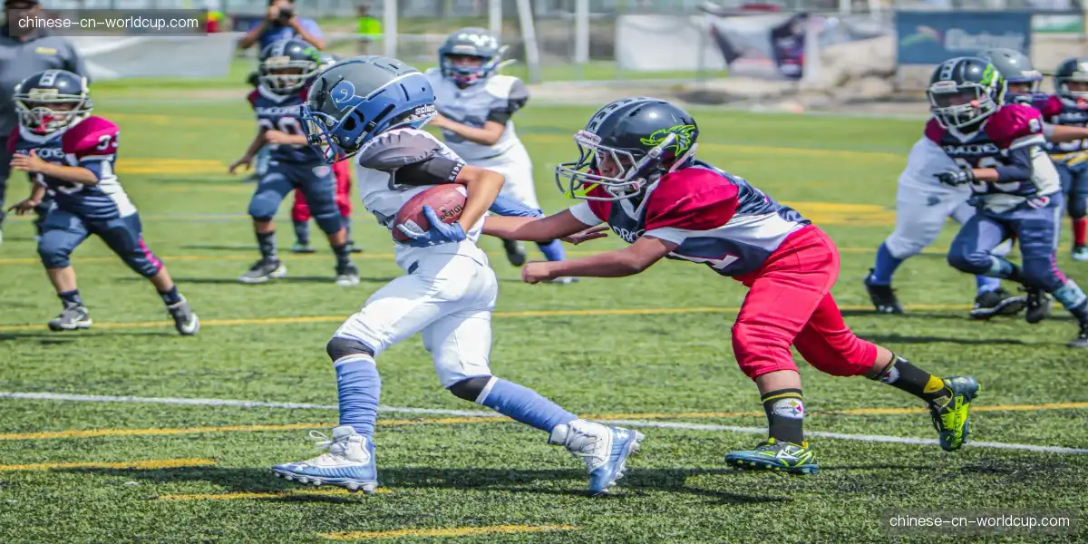 ⚽ 边路传中精准制导，射手调整射门一气呵成，绝杀时刻即将来临！🎯